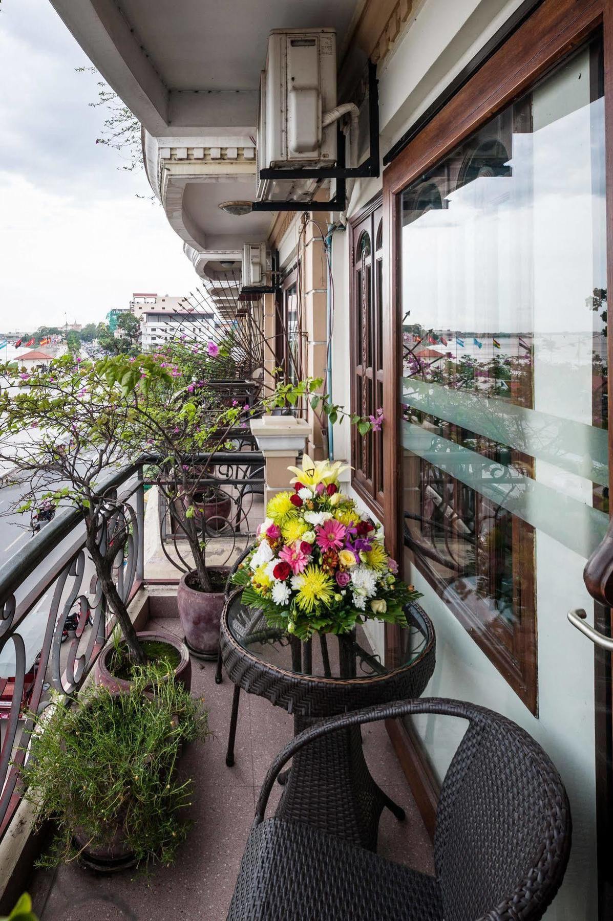 Red Hibiscus Hotel Phnom Penh Eksteriør billede